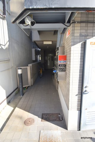シャトーサンショウ　仲介手数料無料のエントランス