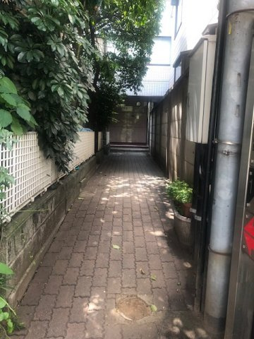 実森ビルのエントランス