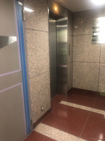 実森ビルのロビー