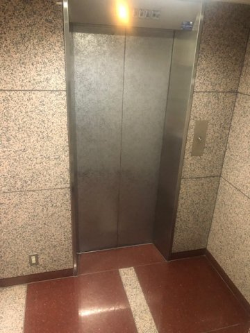 実森ビルのロビー
