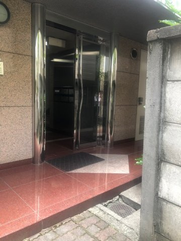 実森ビルのエントランス