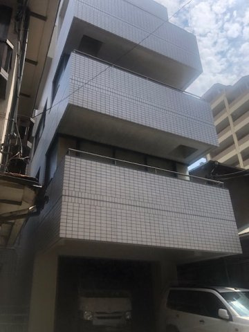 実森ビルの外観