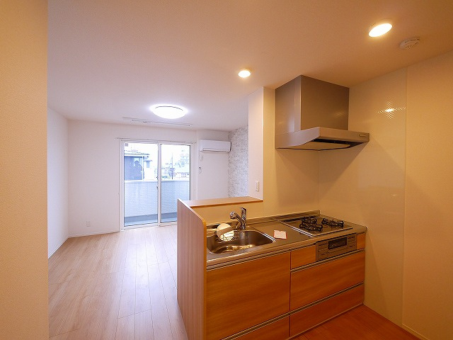 ボナール　A棟の居間・リビング|こちらのリビングで趣味の時間をお楽しみください