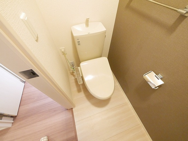 ボナール　B棟のトイレ|落ち着いた色調のトイレです