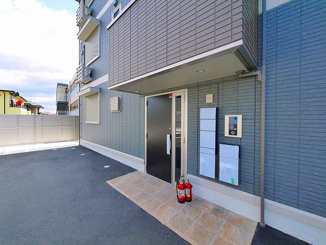 ボナール　C棟のエントランス|毎日通るエントランスはこのようになっています