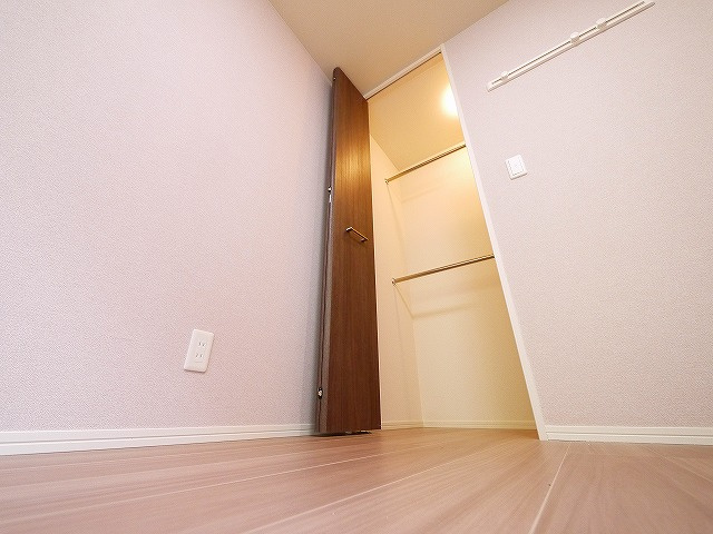 ボナール　C棟の洗面所|明るい洗面所です