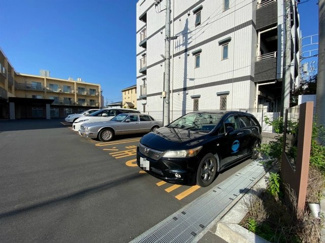 【駐車場】 | いつでも目の届く敷地内に駐車場があります♪荷物がかさばりがちなお買物にも、敷地内駐車場があると便利ですよね☆