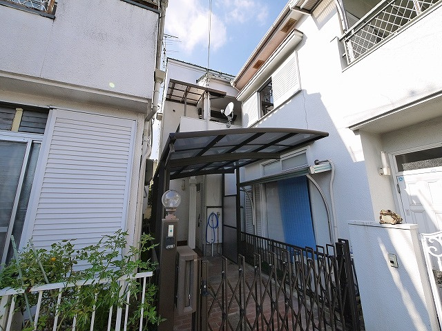 西九条2丁目一戸建の外観|明るい外観となっております。