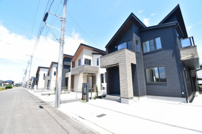 【外観】 | 小平市小川町1丁目　新築戸建て　6号棟 | 周辺環境に溶け込み、それでいて個性豊かなデザインは住まう人に優越感をもたらしてくれます。
