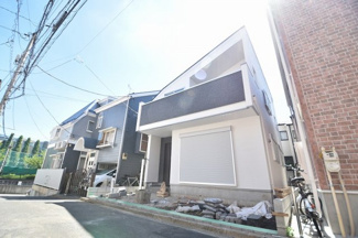 【外観】 | 白を基調とした清潔感のあり、陽当りのいいお住まい！