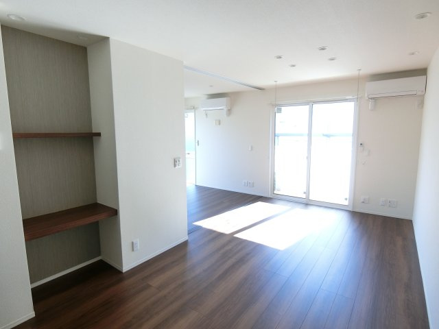 ラ・エスコルテの居間・リビング|使いやすい居間です