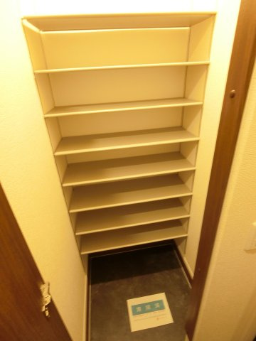 ラ・エスコルテの玄関|玄関収納もたっぷりー！