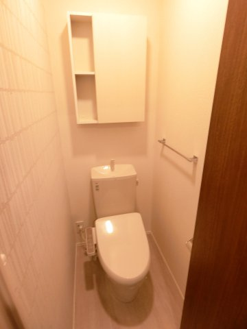 ラ・エスコルテのトイレ|トイレは温水洗浄便座が付いています！