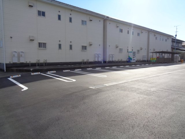 ラ・エスコルテの駐車場|駐車場は２台取れます！