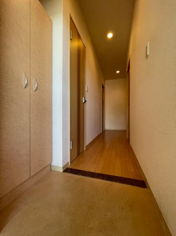 リュイール桃山台の玄関