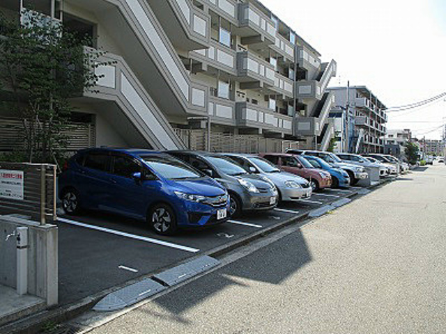 パークビュー仲町台の駐車場