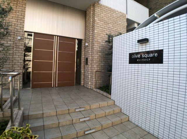 オリーブスクエアのエントランス