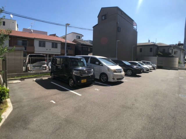 オリーブスクエアの駐車場