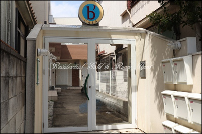 【エントランス】 | ｂ’ＣＡＳＡ　Ｋｏｉｗａ | 落ち着いたエントランスです