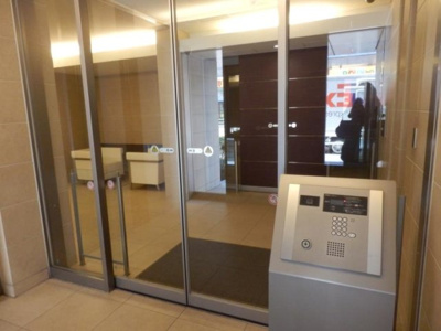 【エントランス】 | パークリュクス秋葉原ｍｏｎｏイースト | 落ち着いたエントランスです