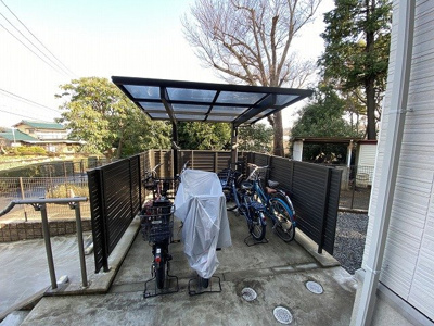 【その他共用部分】 | ル・ボア | 屋根付きの駐輪場があるので雨が降っても安心です☆荷物が重いときに自転車があれば助かりますね！