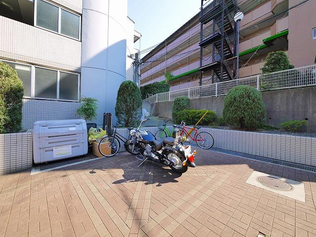 シティーパレス東生駒P-III　Cのその他共用部分|止めやすい駐輪場です