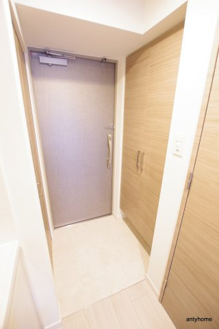 S-RESIDENCE三国WEST　仲介手数料無料の玄関