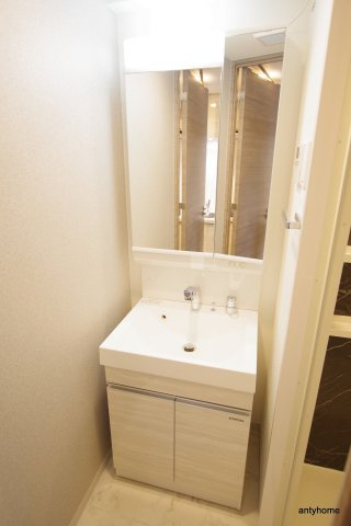 S-RESIDENCE三国WEST　仲介手数料無料の洗面所