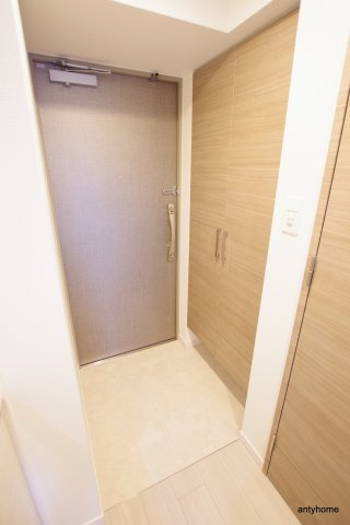 S-RESIDENCE三国WEST　仲介手数料無料の玄関