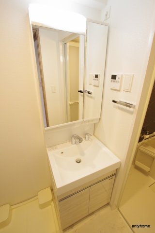 S-RESIDENCE三国WEST　仲介手数料無料の洗面所