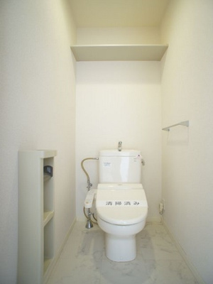 【トイレ】 | ヴィヴァーチェⅠ | 温水洗浄暖房便座機能付きです♪