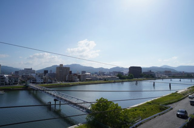 【展望】 | シャルム東雲 | 【四季を感じる】
四季の移ろい・爽やかな青空や風を感じられ
自然を愉しめるパノラマビュー。
毎日の暮らしに余裕を感じさせてくれる、
遮る物の無い開放的な眺望を是非、ご堪能ください。