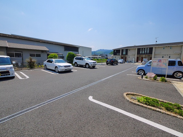 スカイ・トリプル・エーⅠの駐車場|駐車場があるので、車を買う予定の方も安心です