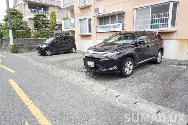 メゾン・オノウエの駐車場