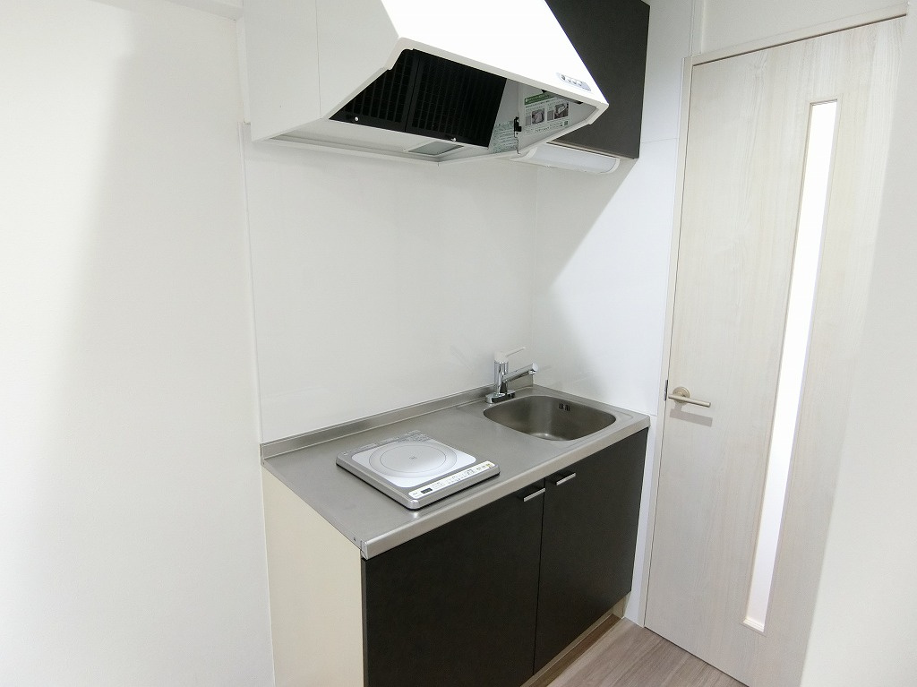 高田ビルのキッチン|コンパクトなキッチンで掃除もラクラク