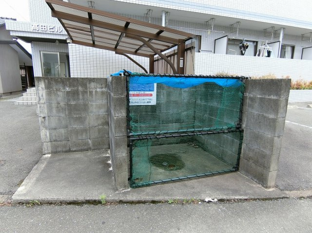 高田ビルのその他共用部分|敷地内にごみ置き場があります