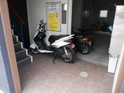 七条西大路メゾンの駐車場|駐輪場