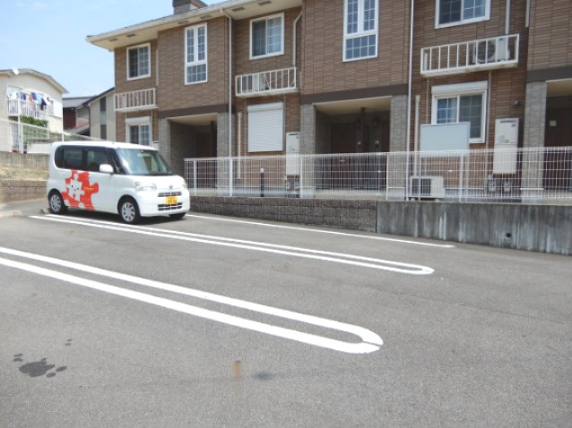 サンライズＢの駐車場