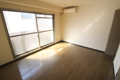 【居間・リビング】 | フロラシオン | 洋室8帖