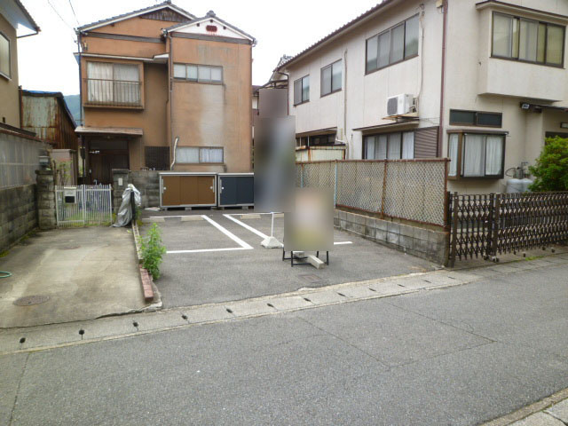 【外観】 | 大枝中山町　建築条件無し売土地 | 現況　ガレージ