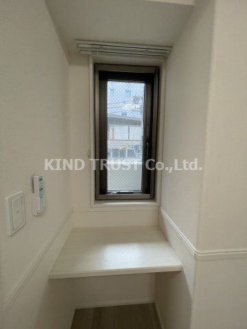 サウスガーデンレジデンスの居間・リビング|テレワークに使用できるスペースです