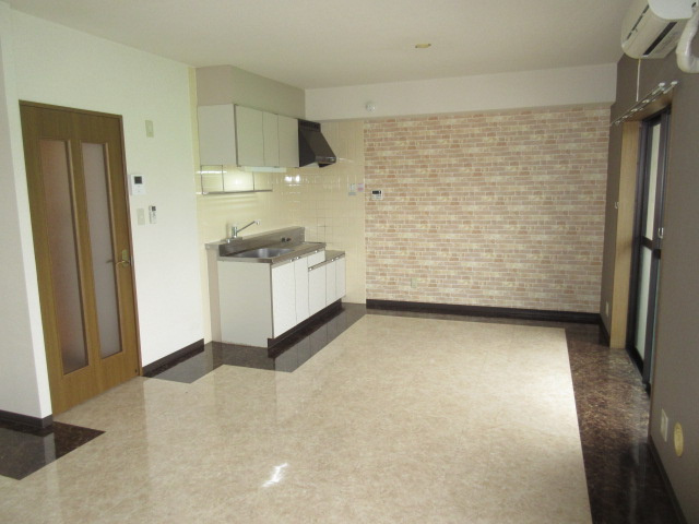 パオ・ヤマニシの居間・リビング