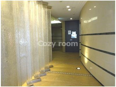 【ロビー】 | SERENITE新大阪 | お洒落なロビーです