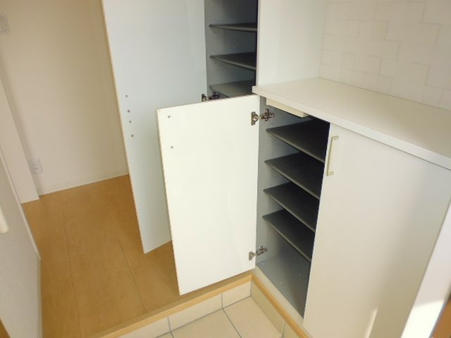 ベルブランシュ笹沖 B棟の内装|シューズボックス
