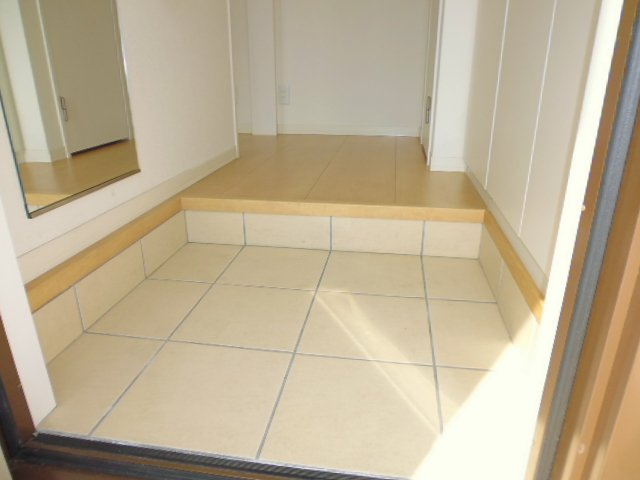 ベルブランシュ笹沖 B棟の玄関