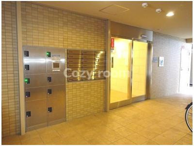 【ロビー】 | CAMPANIO ESAKA | 落ち着いたロビーです