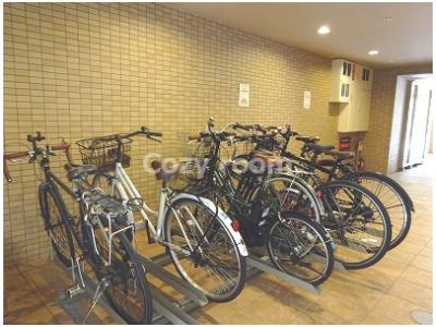 【その他共用部分】 | CAMPANIO ESAKA | 駐輪場です。