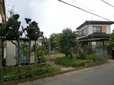 【前面道路含む現地写真】 | 鴻巣市大間《売地》 | ※境界確定測量、植木・物置撤去後引渡し