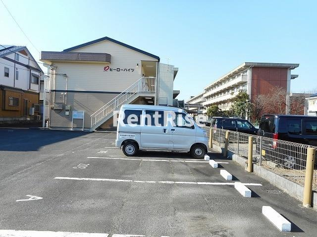 一宮市三条字郷西のアパートの駐車場