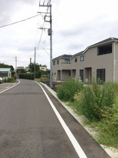 【前面道路含む現地写真】 | 前面道路（4号棟）